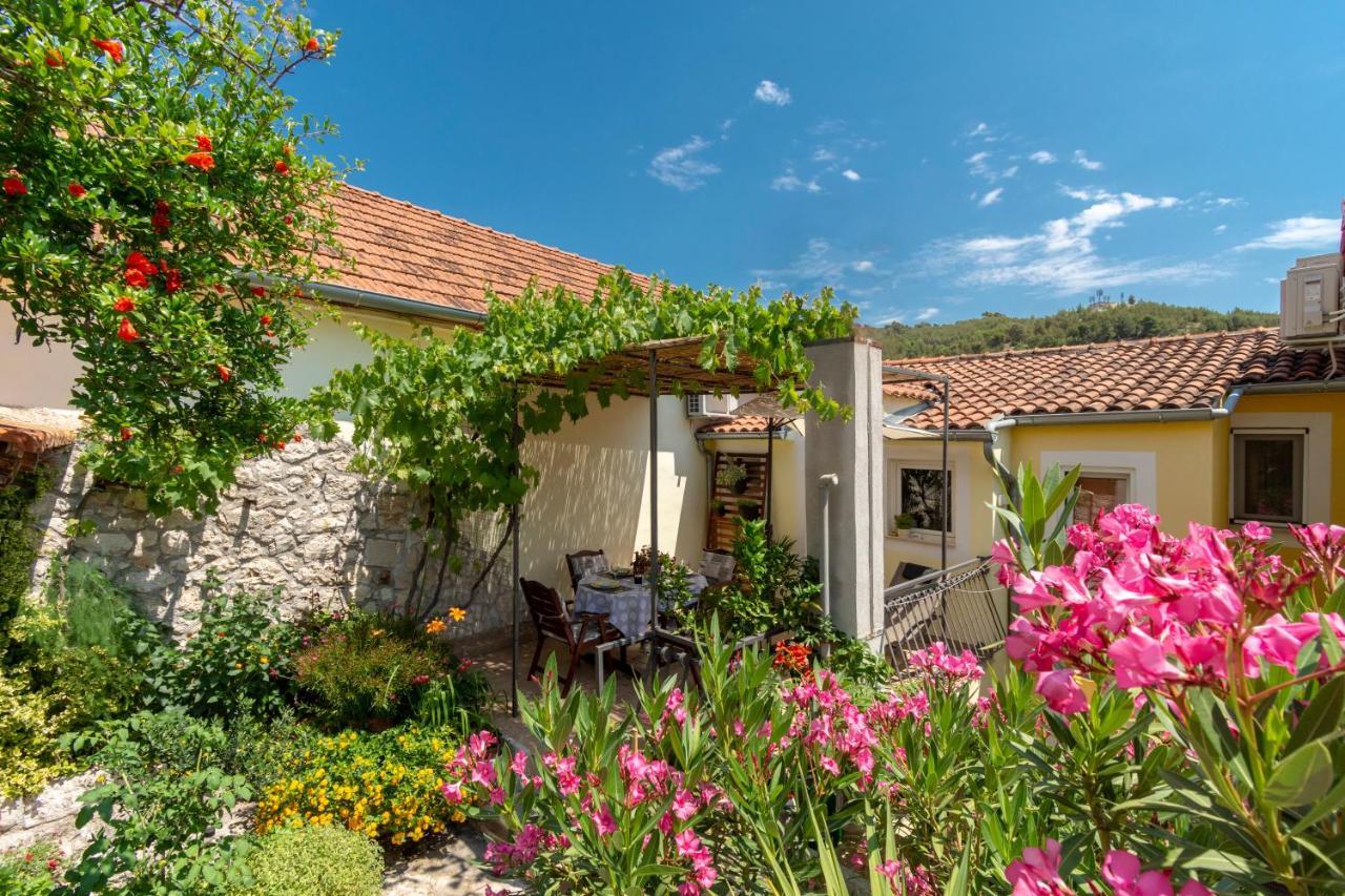 Mediterranean Terrace Apartment With Bikes & Sup Skradin Exterior foto