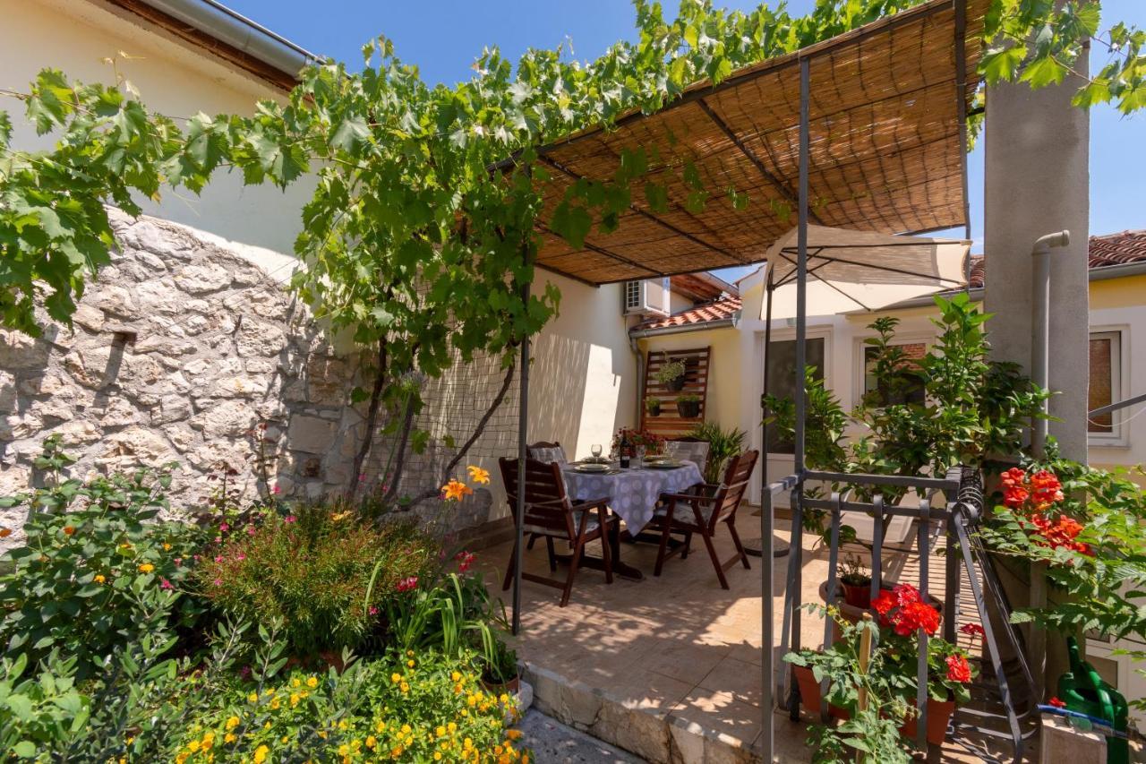 Mediterranean Terrace Apartment With Bikes & Sup Skradin Exterior foto