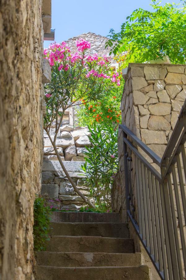 Mediterranean Terrace Apartment With Bikes & Sup Skradin Exterior foto